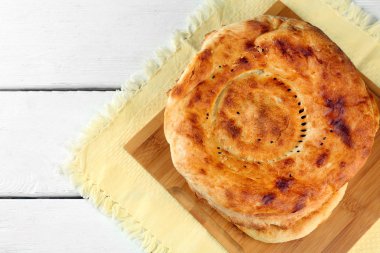 Peçete üzerinde düz ekmek