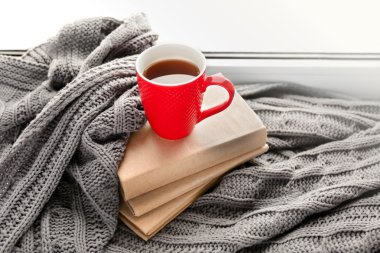 Kırmızı çay fincan