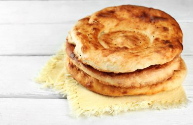 Peçete üzerinde düz ekmek