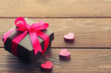 Hediye kutusu ve dekoratif Kalpler