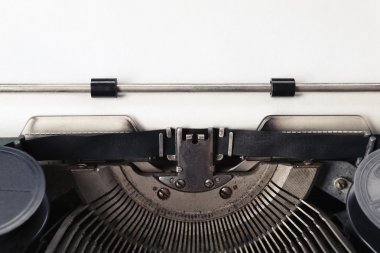 Kağıt ile eski daktilo