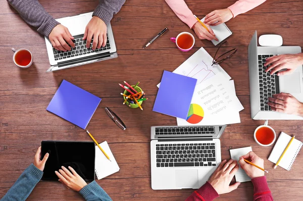 Reunião de negócios à mesa — Fotografia de Stock