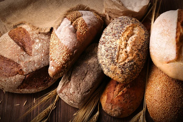 Achtergrond van vers gebakken brood, close-up — Stockfoto