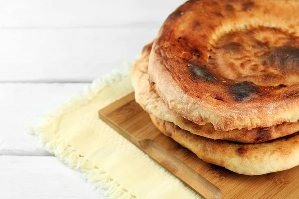 Pane piatto sul tovagliolo — Foto Stock