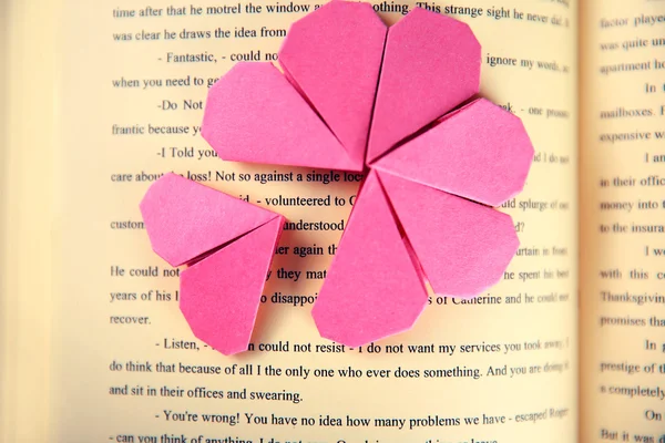 Heart bookmark for book — Stock Photo, Image