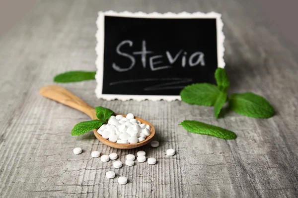 Sugar cubes and stevia — Stock Photo, Image