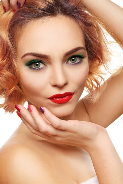 Bella ragazza con trucco colorato — Foto Stock