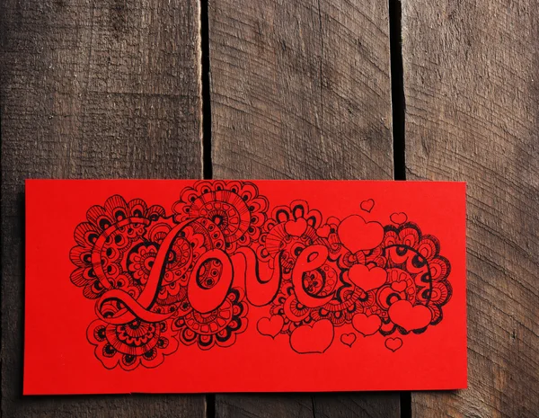 Tarjeta de regalo roja con dibujo de amor — Foto de Stock