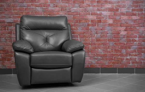 Bruin lederen fauteuil — Stockfoto