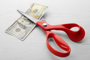 Makas Doları banknot keser 