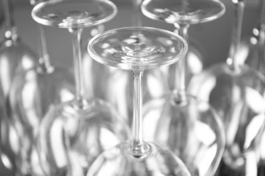 şarap kadehleri üst üste