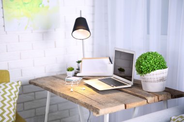 Evdeki modern işyeri