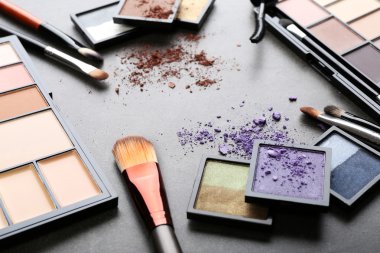 Dekoratif kozmetik kümesi