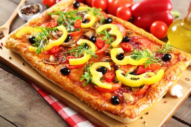 Dikdörtgen lezzetli pizza 