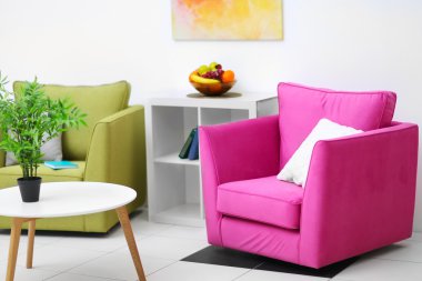 Modern oturma odasının içi.