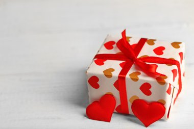 Hediye kutusu ve dekoratif Kalpler