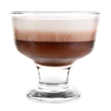 Beyaz izole lezzetli vanilya-çikolata mousse yakın çekim