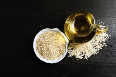 Susam ve ahşap masa üzeri yağlıboya