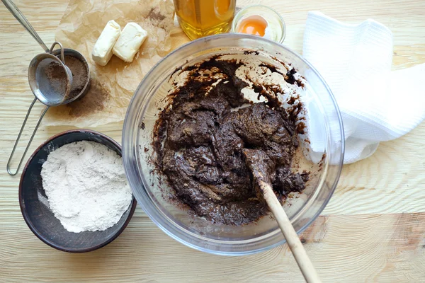 Preparing dough for chocolate pie — Stock Photo, Image