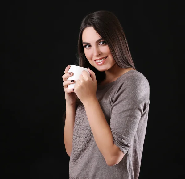 Vrouw met kopje koffie — Stockfoto