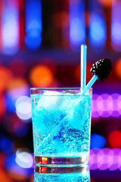 Glass of cocktail on bar — Stock Photo, Image