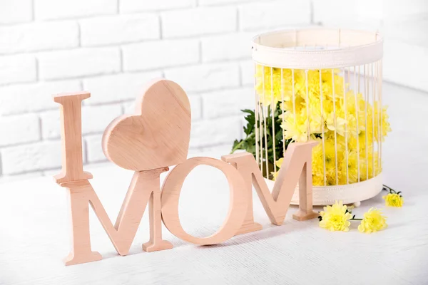 Wooden decor and flowers — Stock Photo, Image