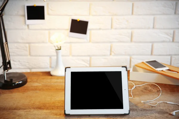 Moderna arbetsplatsens tablet PC — Stockfoto