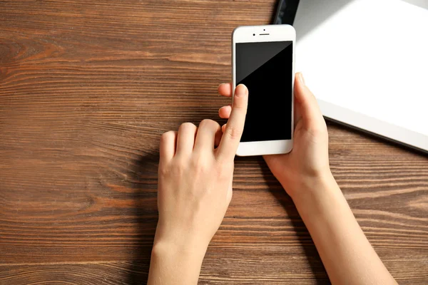 Használ mozgatható telefon kezek — Stock Fotó