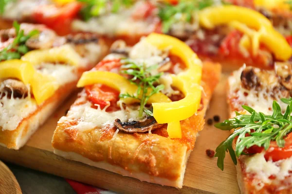 Pezzi di deliziosa pizza — Foto Stock