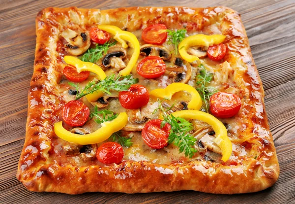 Pizza recién hecha —  Fotos de Stock