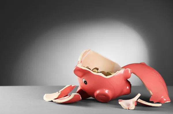 Broken piggy bank — Stock Photo, Image