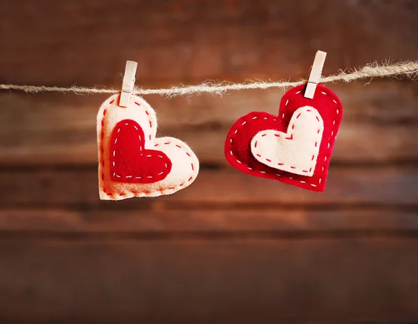 Two hearts hanging on clothesline — Stock Photo, Image