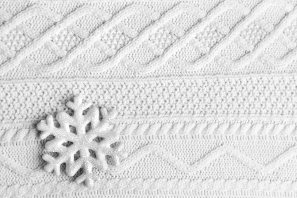 Snowflake on knitted background — Stock Photo, Image