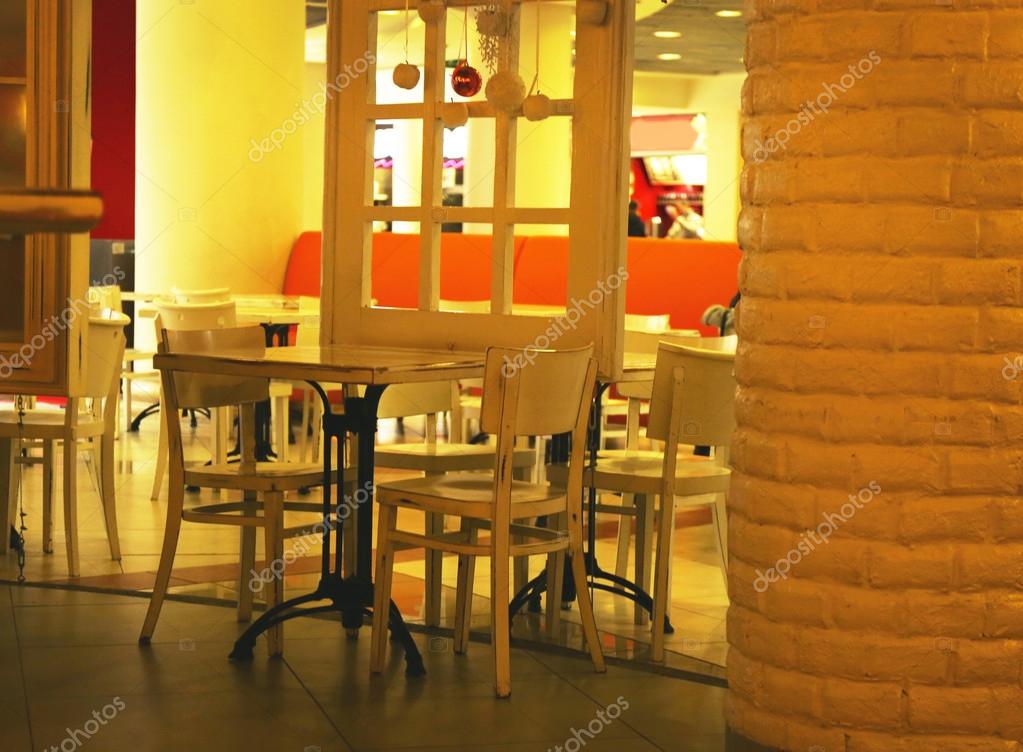 Mysig inredning i restaurang — stockfotografi © belchonock #103086988