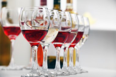 Farklı tipteki şarap gözlük