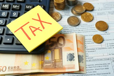 hesap makinesi ile nakit ve belgeler