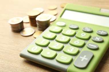 Para kavramı. Jetonlu yeşil hesap makinası 