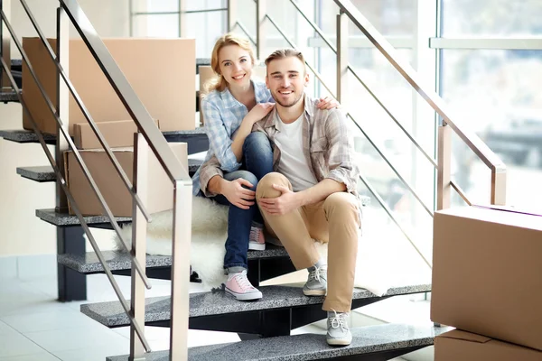 Feliz pareja joven — Foto de Stock