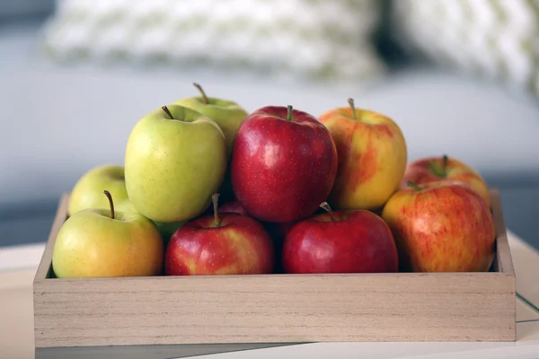 Ripe apples on tray in room — Stock Photo, Image