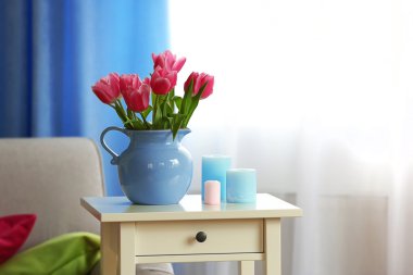 Vazodaki pembe laleler