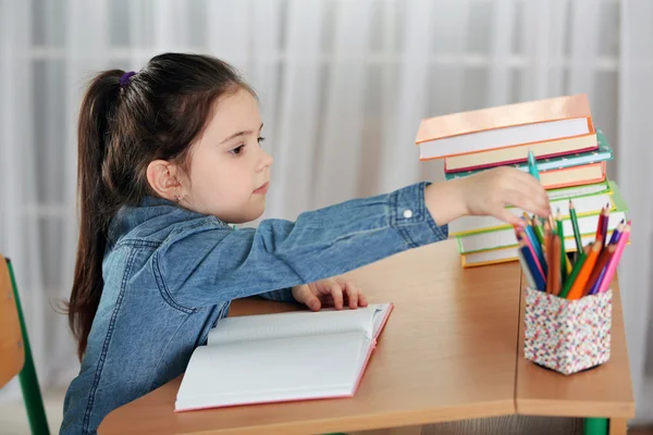 Beautiful little girl — Stock Photo, Image