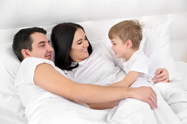 Retrato de familia feliz — Foto de Stock