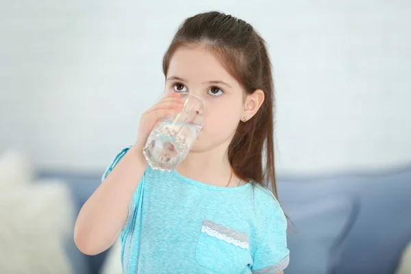 Beautiful little girl — Stock Photo, Image