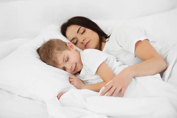 Mother Son Sleeping Bed Home — Stock Photo, Image