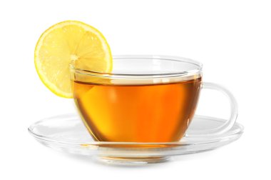 Beyaz üzerine izole edilmiş bir fincan çay