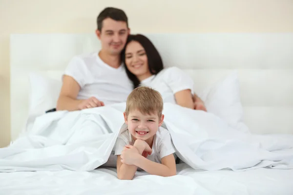 Retrato de familia feliz — Foto de Stock