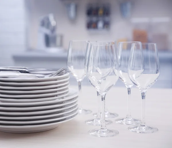 Prepared clean dishes — Stock Photo, Image