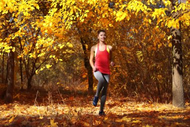 genç güzel kadın koşu 