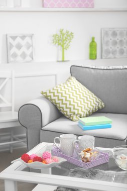 Tatlılar ile düşük tablo  