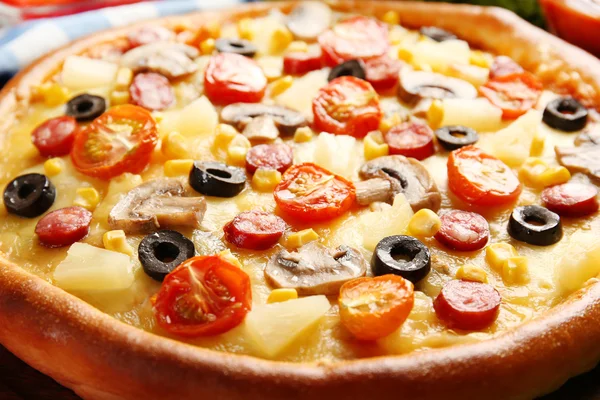 Deliziosa pizza con verdure — Foto Stock